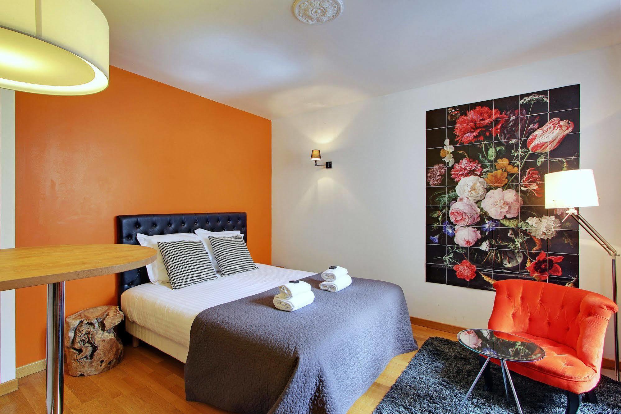 Aparthotel paris. Отель off Франция. Stay City Apart Hotel Paris. Stay City Apart Hotel in Paris. Снять квартиру в Париже посуточно.